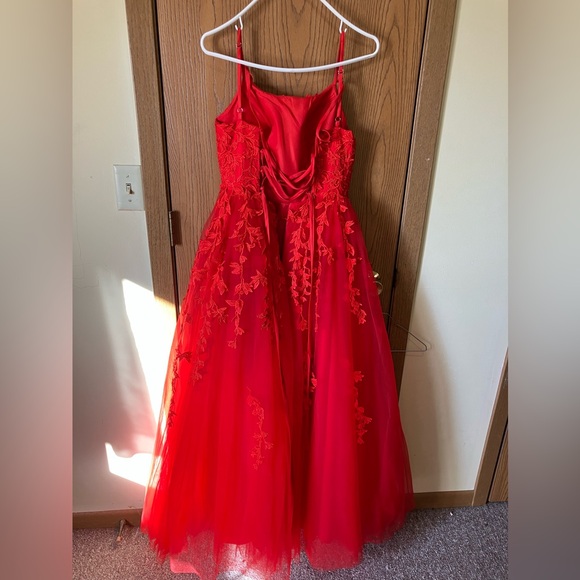 Elegant Red Lace A-Line Corset Back Adjustable Small Floor Length Prom Gown - Picture 4 of 9